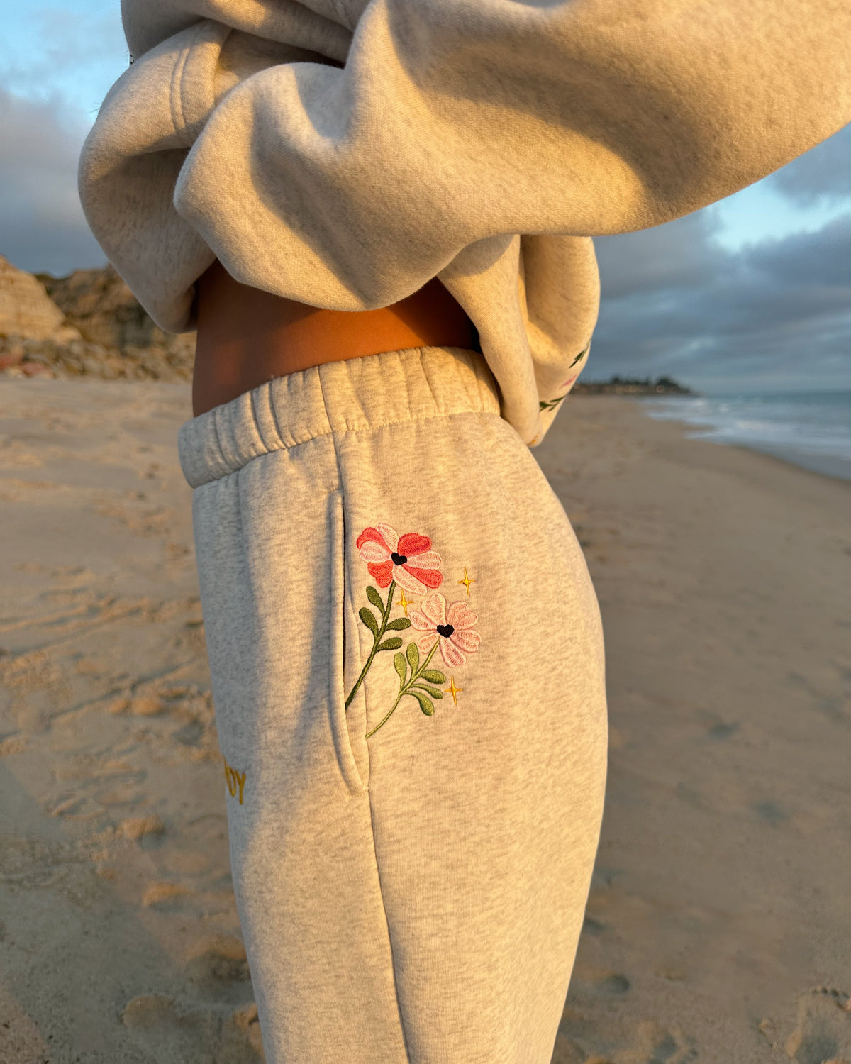 Gift Giving Sweatpants in Heather Gray