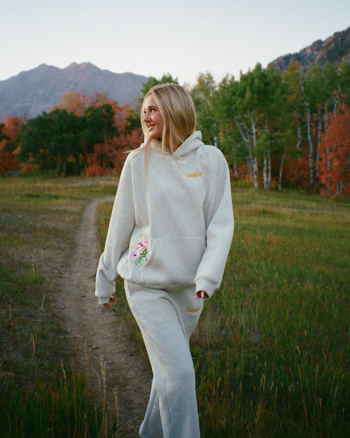 Gift Giving Sweatpants in Heather Gray