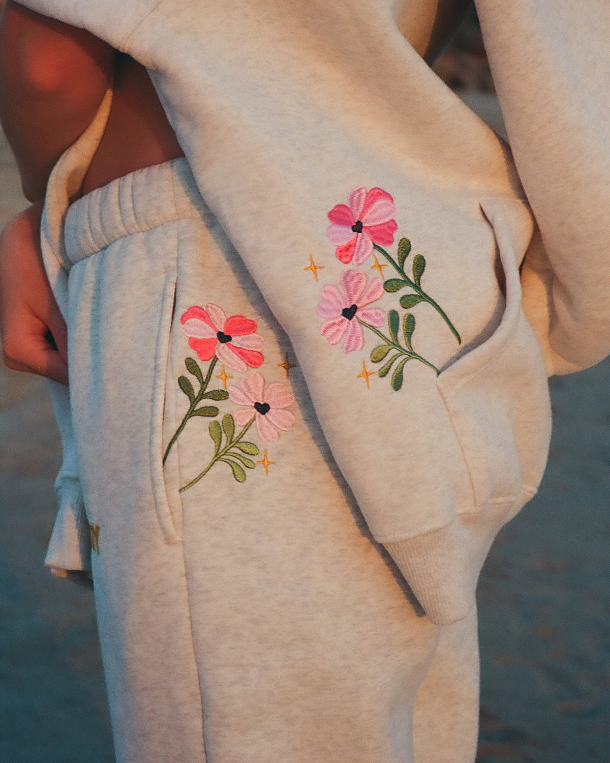 Gift Giving Sweatpants in Heather Gray